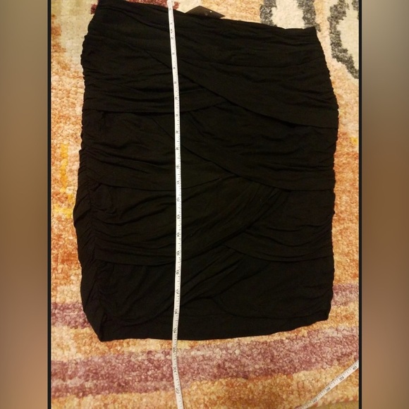 Really flattering! Anthropologie Leifsdottir Black Ruffled Ruched Skirt Sz 8 - Picture 7 of 7